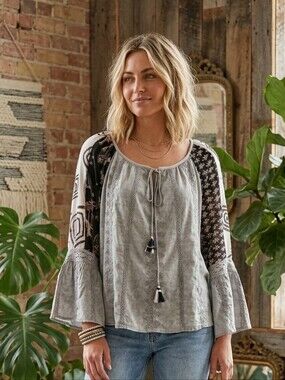 NEW! Flowy Young Threads Embroidered Lace Trim Boho Peasant Top - Med
